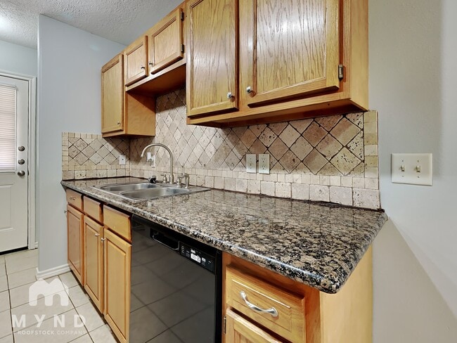 Building Photo - 10432 Royal Andrews Dr