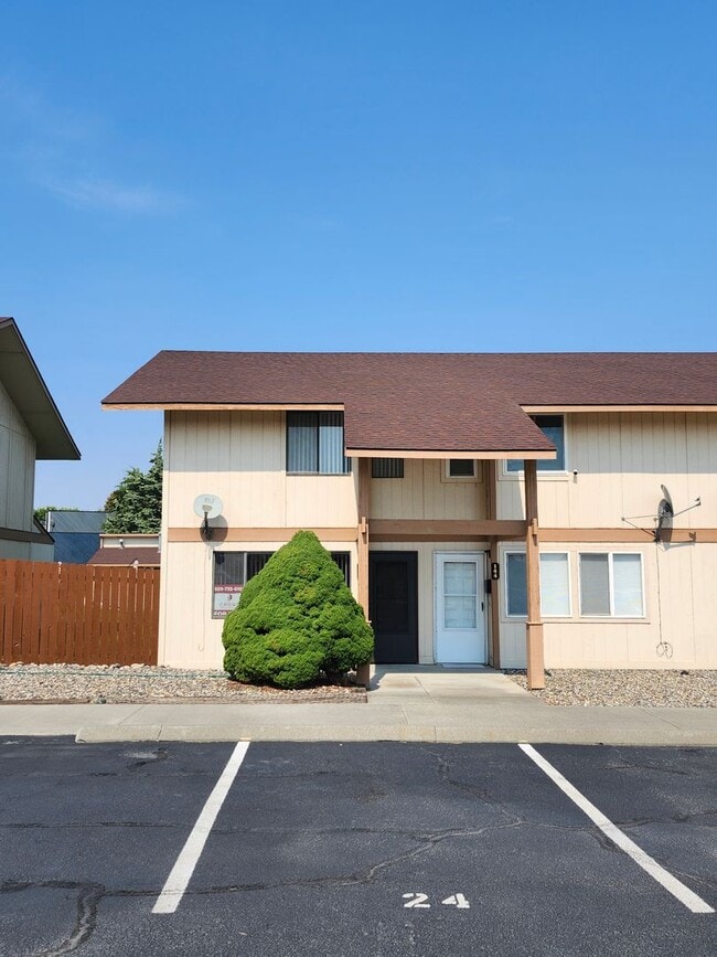 Building Photo - 146 Van Giesen St