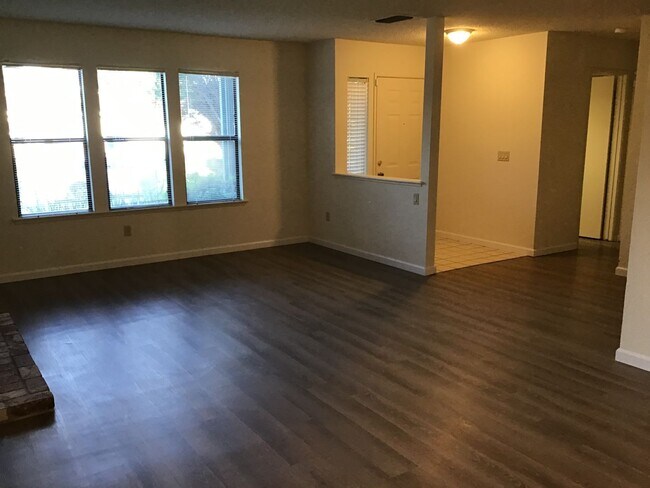 Foto del edificio - Greenhaven four bedroom.