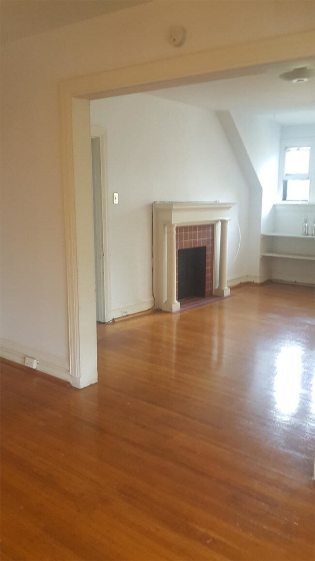 Building Photo - 710 N 3rd St