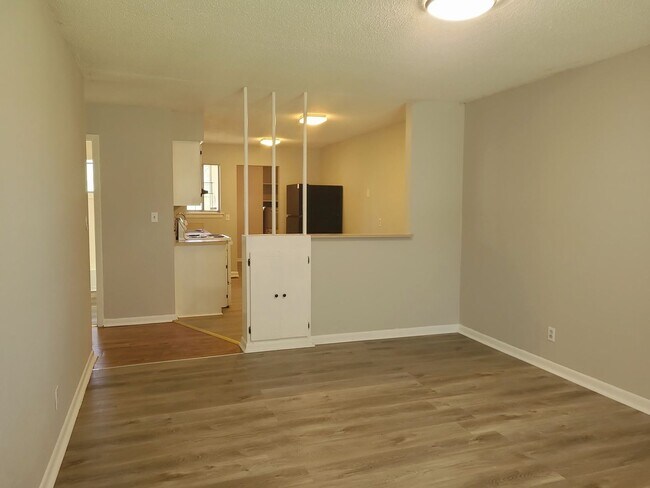 Building Photo - 2 bed 1 bath in Brainerd - $500 off move i...