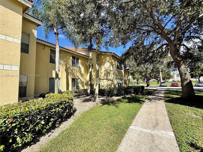 Building Photo - 12840 Vista Isles Dr