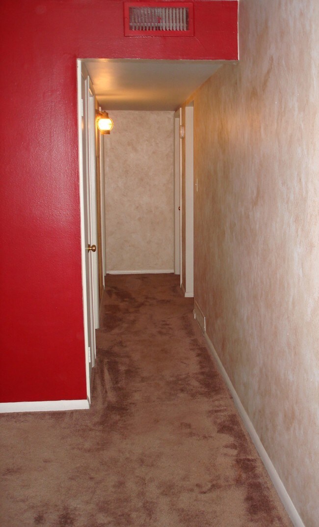 Foto del edificio - 921 E Lyons St