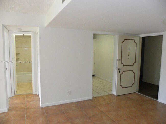 Foto del edificio - 8050 W McNab Rd