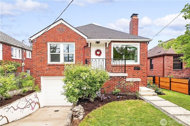 Charming 4 bed, 2 bath, fully fenced, cove... - Charming 4 bed, 2 bath, fully fenced, cove... House