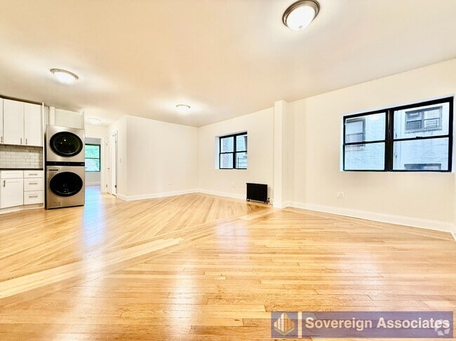 Building Photo - 21 Fifth Avenue