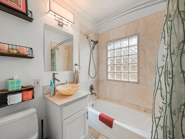 Building Photo - 1612 Vermont St