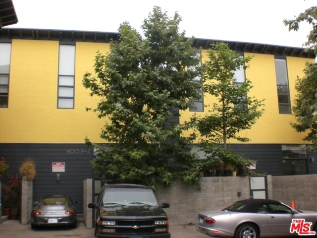 Foto del edificio - 800 Hampton Dr