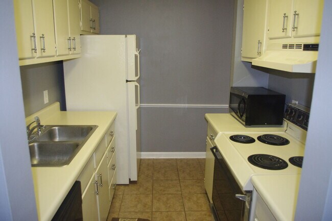 Building Photo - 220 Doucet Rd