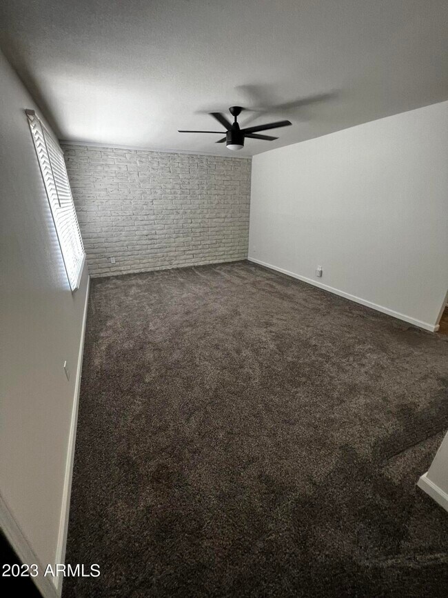 Building Photo - 414 W Santa Cruz Dr