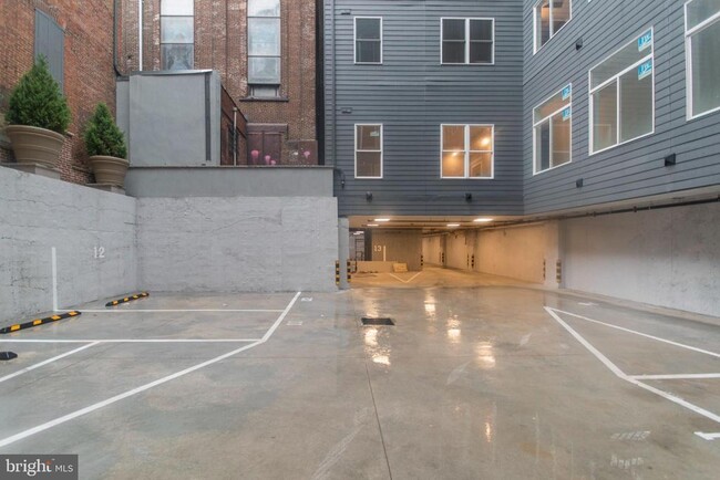 Building Photo - 1133 E Columbia Ave