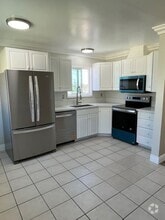 Building Photo - 4461 Green Ave