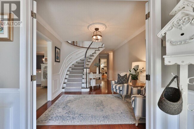 Photo du bâtiment - 3555 Kingbird Ct
