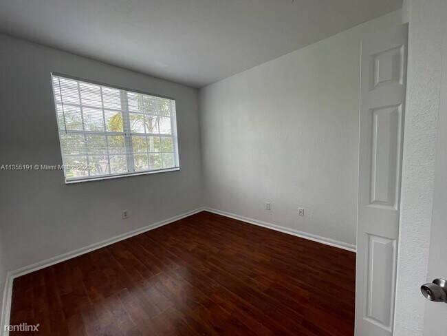 Foto del edificio - 4 br, 3 bath House - 666 NE 21st Ter