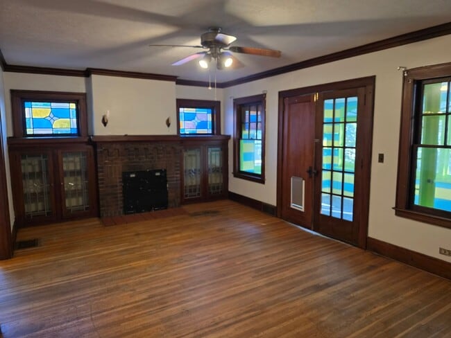 Building Photo - 218-220 Congress Ave