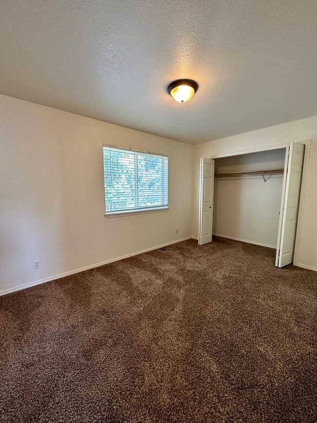 Building Photo - SINGLE FAMILY HOME ON SHAWNA AVE (P#189)