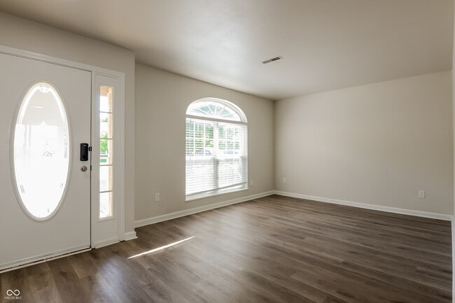 Building Photo - 6412 Pemboke Ct