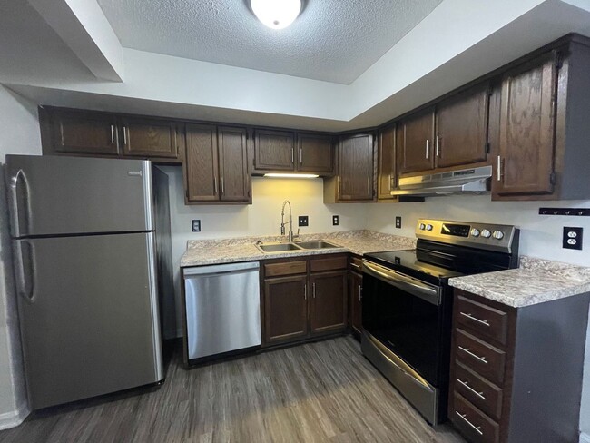 Building Photo - 2 bedrooms and 1.5 Bath