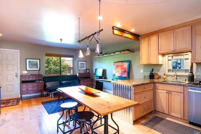 Foto del edificio - 720 Petaluma Blvd S