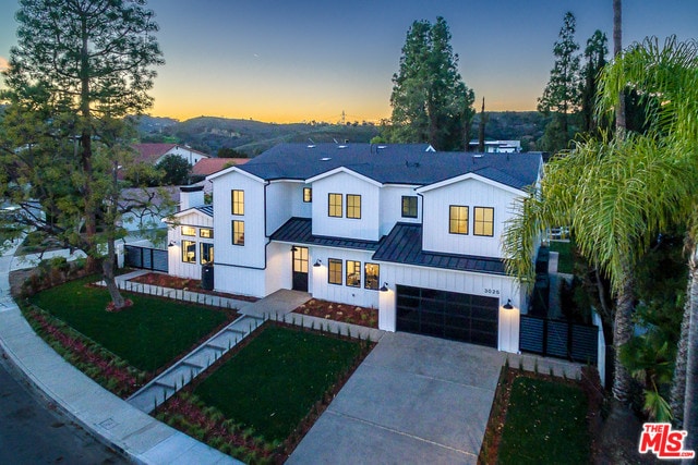 Building Photo - 3025 Arrowhead Dr