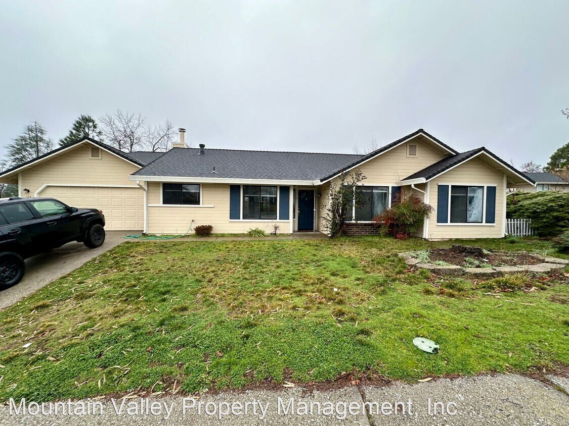Foto principal - 3 br, 2 bath House - 178 Cypress Hills Drive