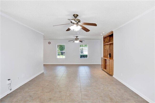 Foto del edificio - 2704 Woodcliff Dr E