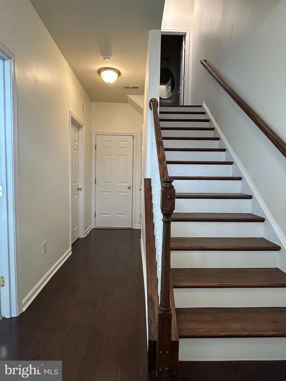 Building Photo - 1379 Parish Ave