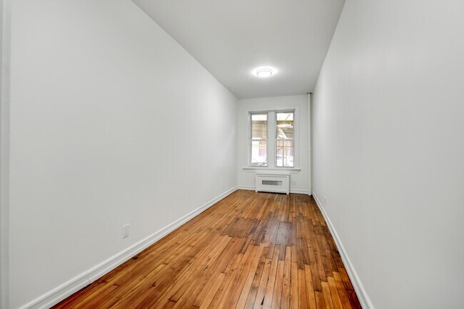 Building Photo - 409 14th St