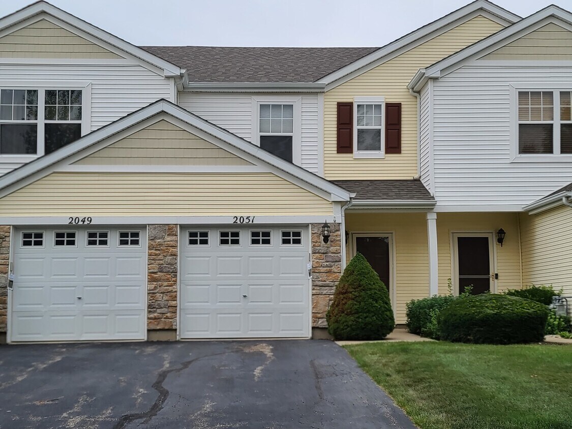 2051 Limestone Ln, Carpentersville, IL 60110 Townhome Rentals in