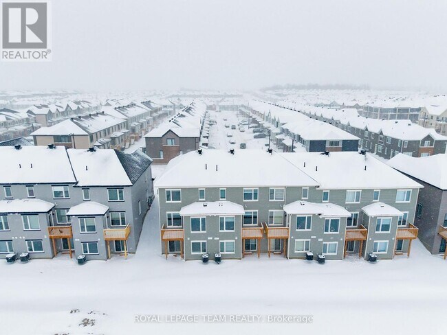 Photo du bâtiment - 819 Andesite Ter