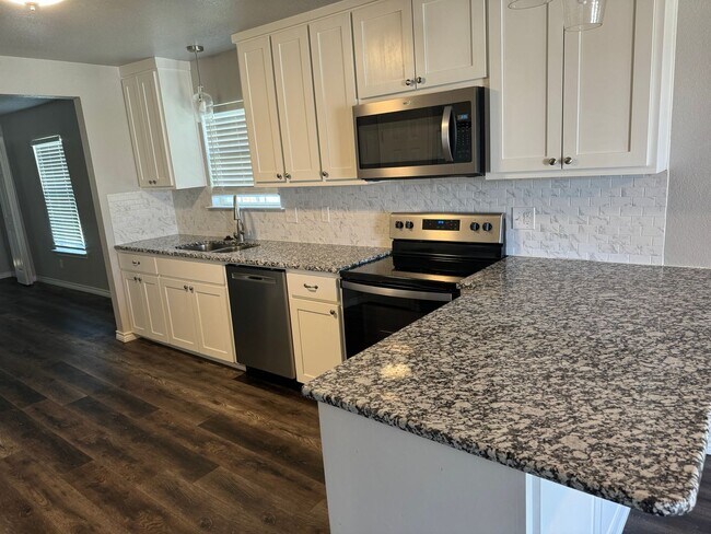 Building Photo - Coming Soon!! 3/2 Newley Remodled