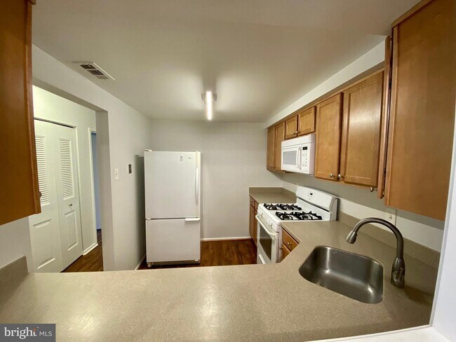 Building Photo - 2570 Riva Rd