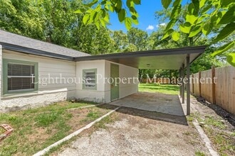 Building Photo - 1021 Woodstock Ave