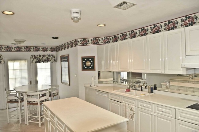 Building Photo - 78 Hamlet Dr