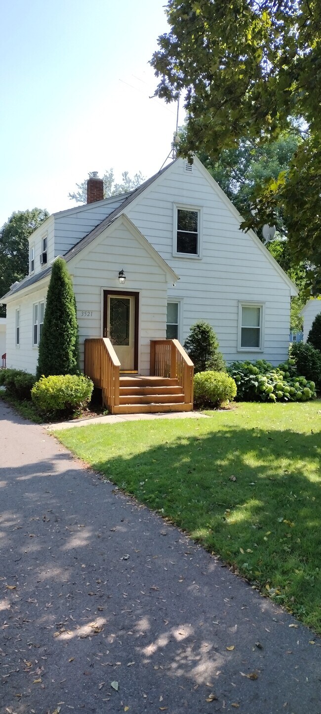 Building Photo - 3521 Graceland Ave