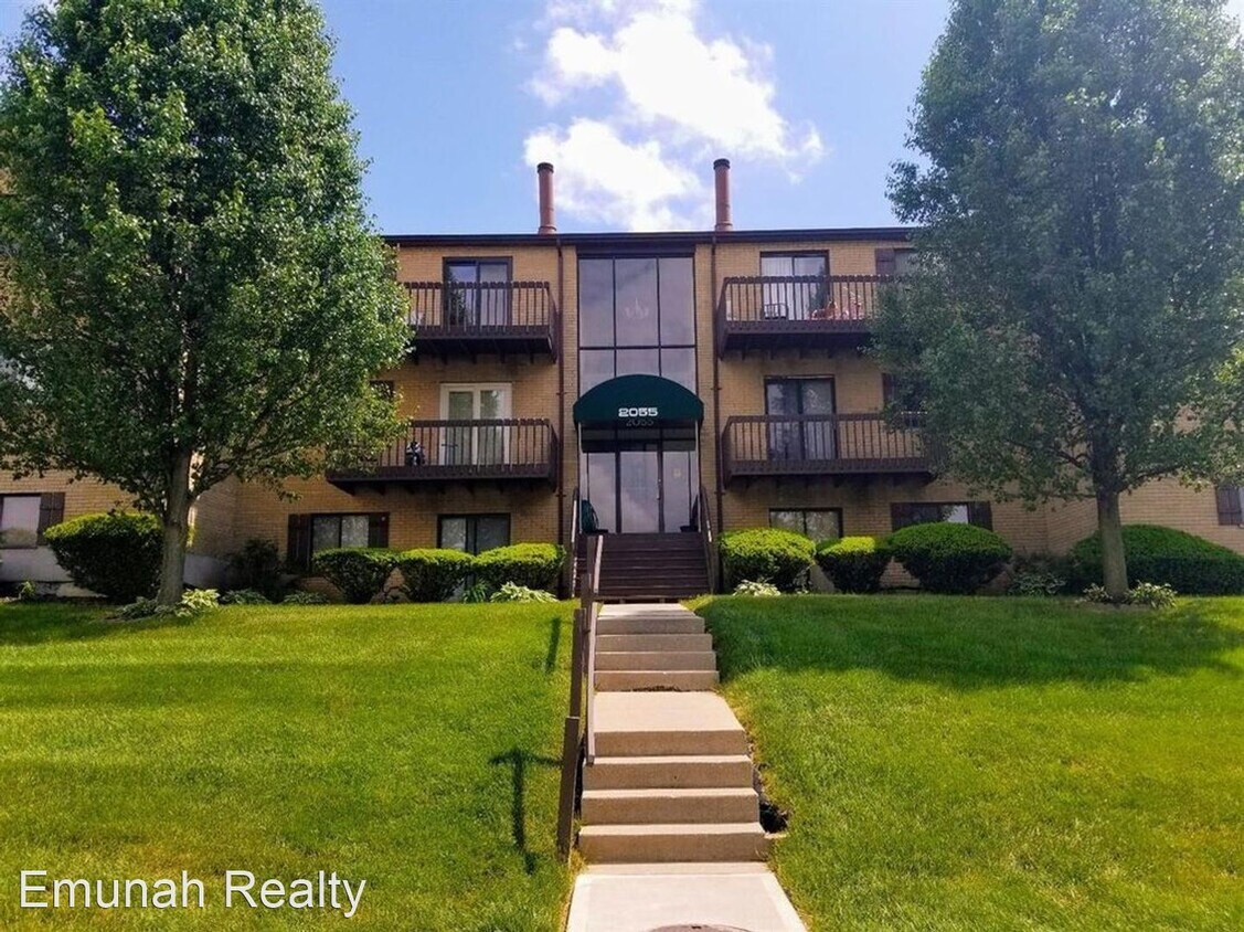 Primary Photo - 2055 Woodtrail Dr