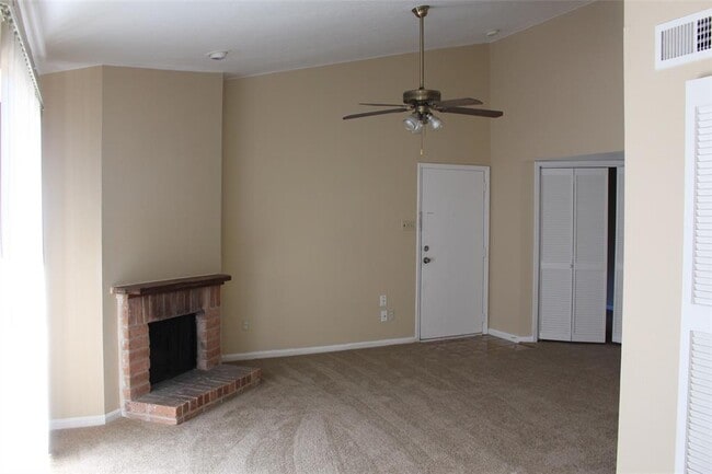 Building Photo - 16111 Aspenglen Dr