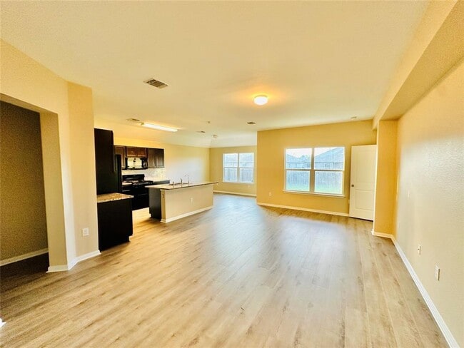 Building Photo - 704 Silver Wing Dr