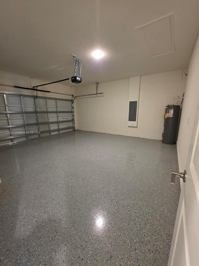 Foto del edificio - 408 NW 31st Pl