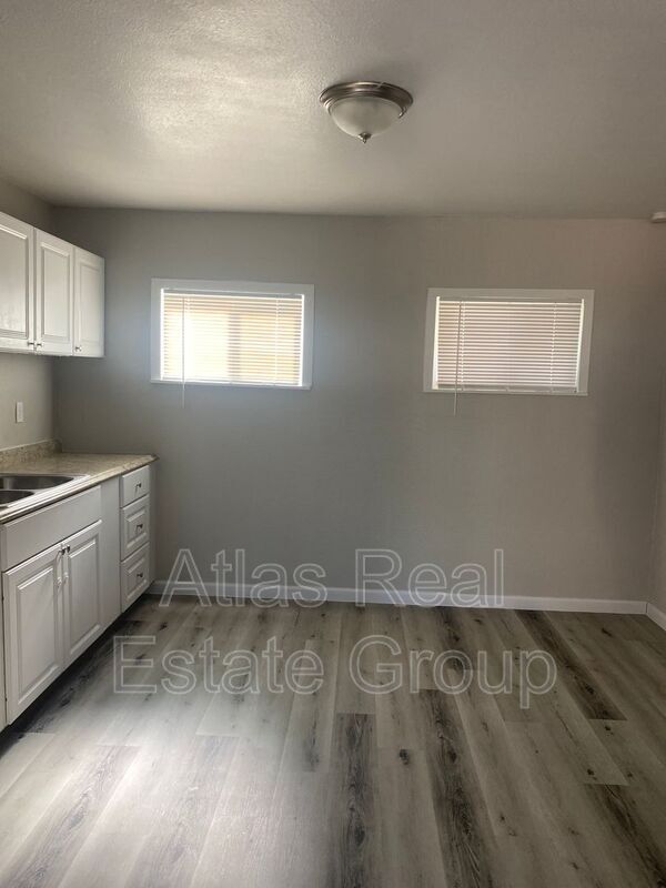 Building Photo - 1741 W Desert Cove Ave