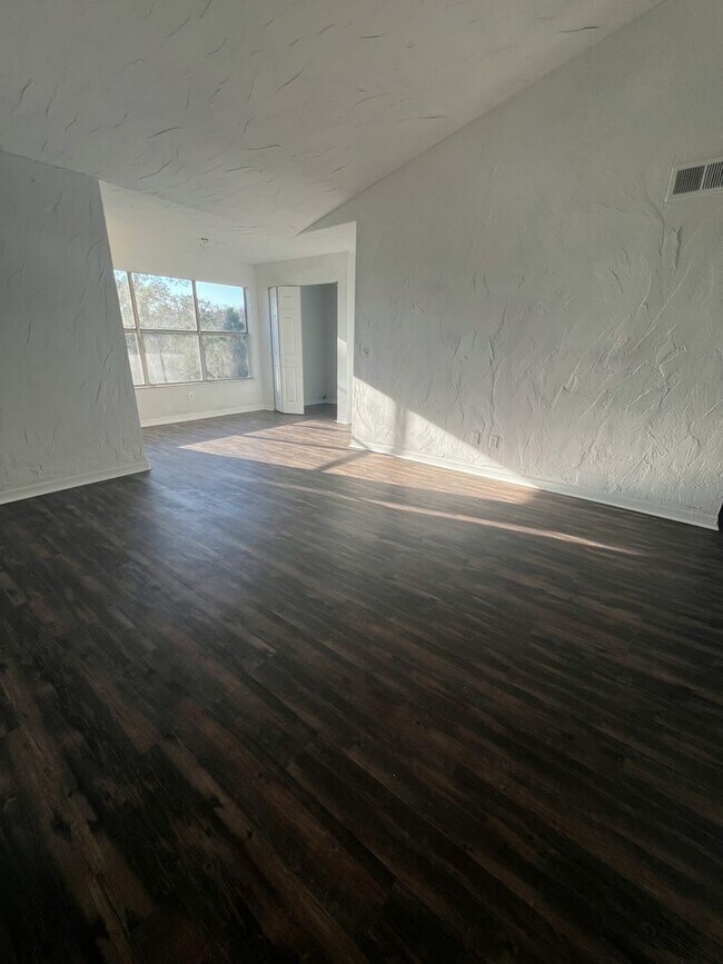 Foto del edificio - $500 OFF FIRST FULL MONTH 2 BEDROOM 2 BATH...