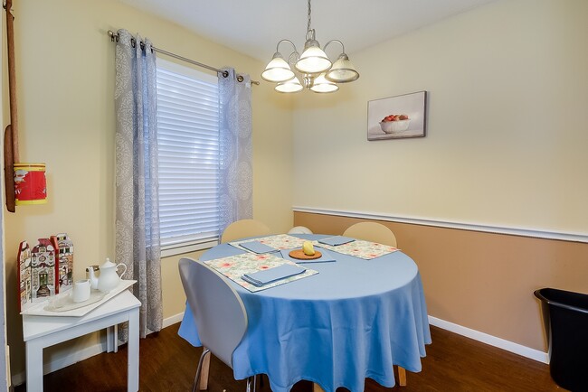 Building Photo - 218 N Texas Blvd