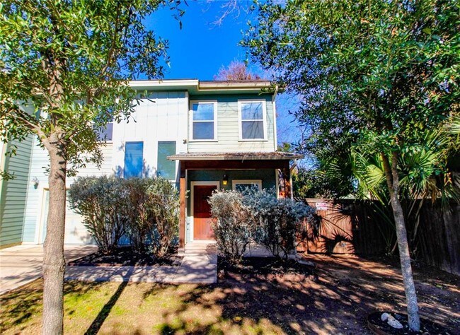 Building Photo - 3304 E 5th St