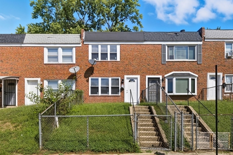 Primary Photo - 2445 Harriet Ave