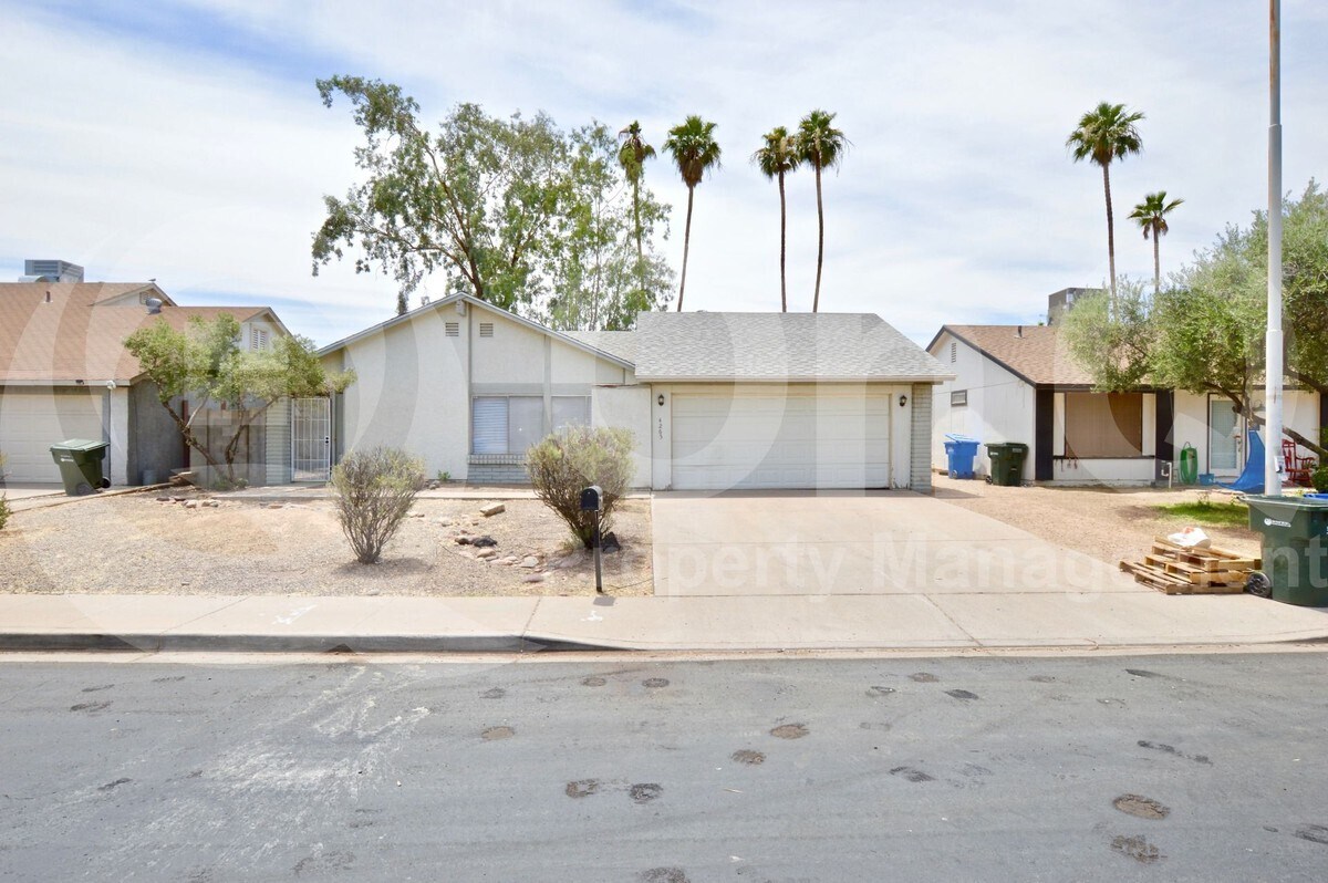 Foto principal - 4265 E Vineyard Rd