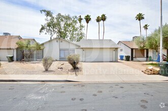 Building Photo - 4265 E Vineyard Rd