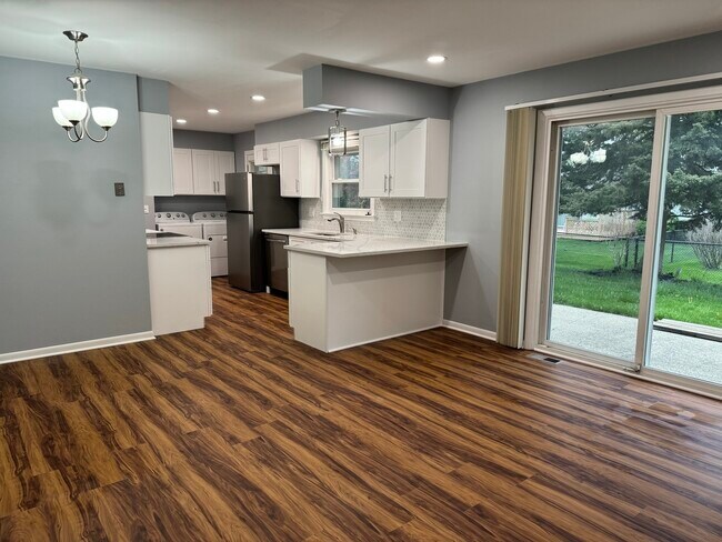 Building Photo - 630 Pinewood Dr