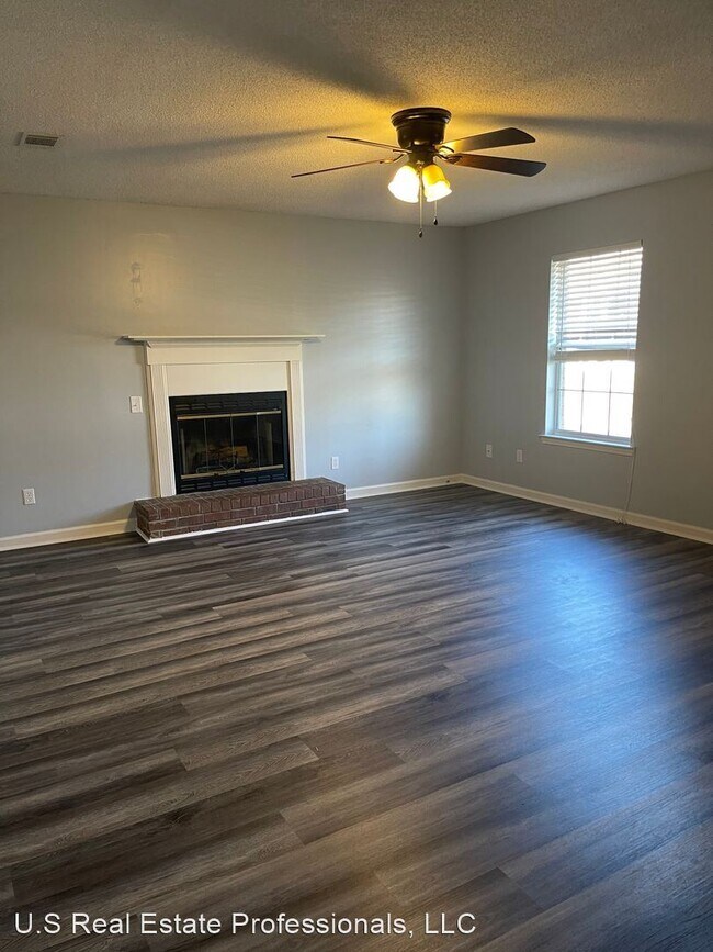 Building Photo - 3 br, 2 bath House - 820 Waterfield Drive
