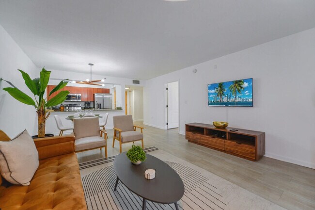 Building Photo - 1 SE 12th St