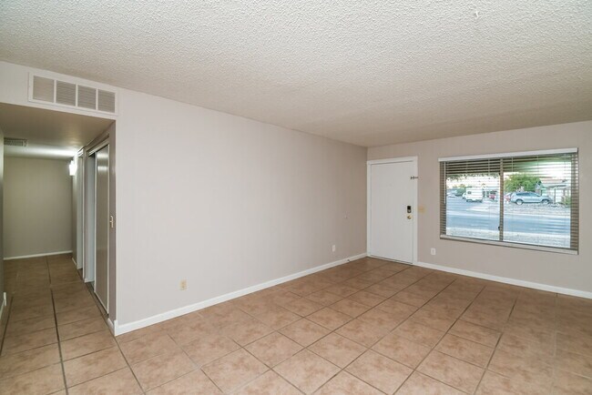 Building Photo - 562 W Highland St